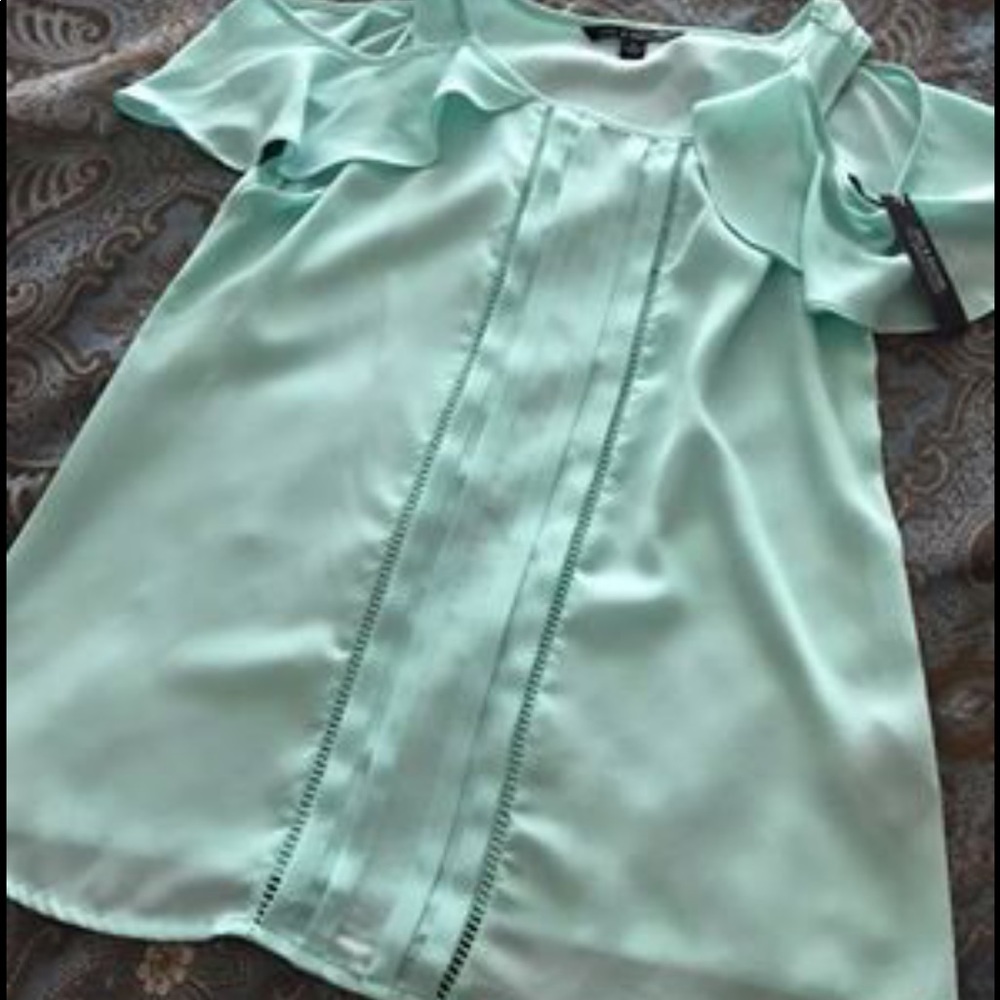 NWT Zac & Rachel Cold Shoulder Top